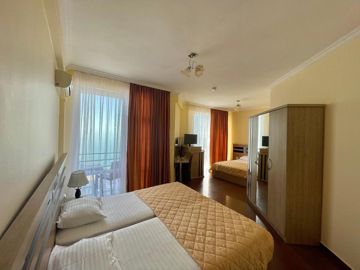 Hotel Lazuri In Квариати Екстериор снимка