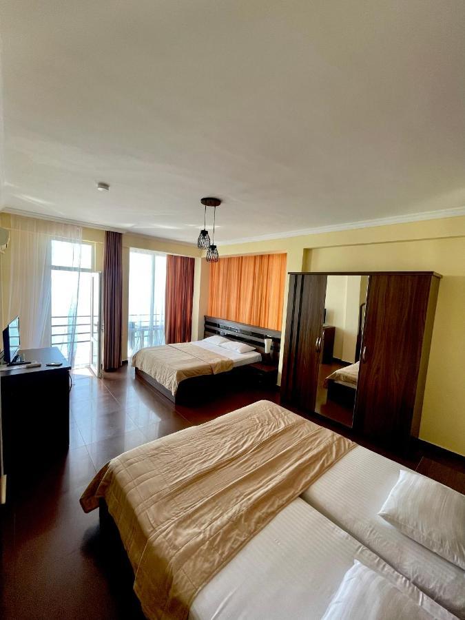 Hotel Lazuri In Квариати Екстериор снимка