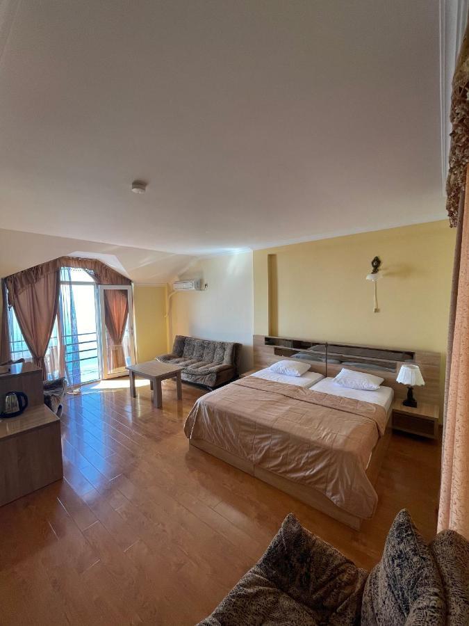 Hotel Lazuri In Квариати Екстериор снимка