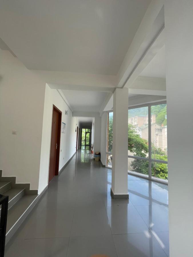 Hotel Lazuri In Квариати Екстериор снимка