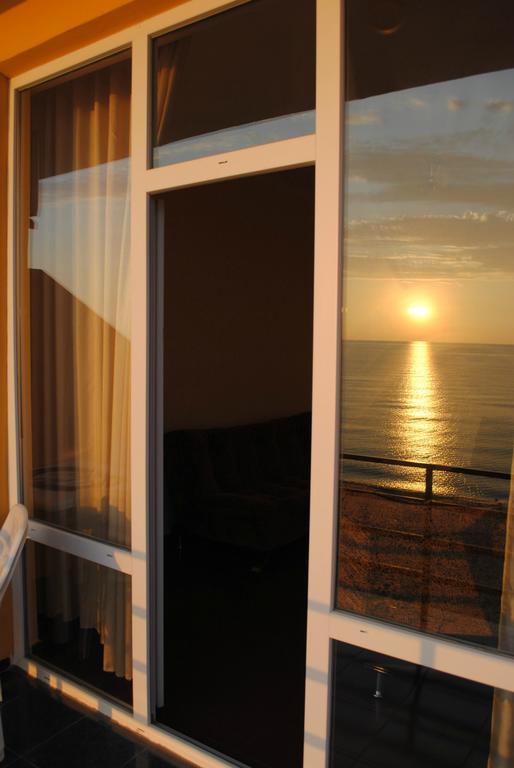 Hotel Lazuri In Квариати Екстериор снимка