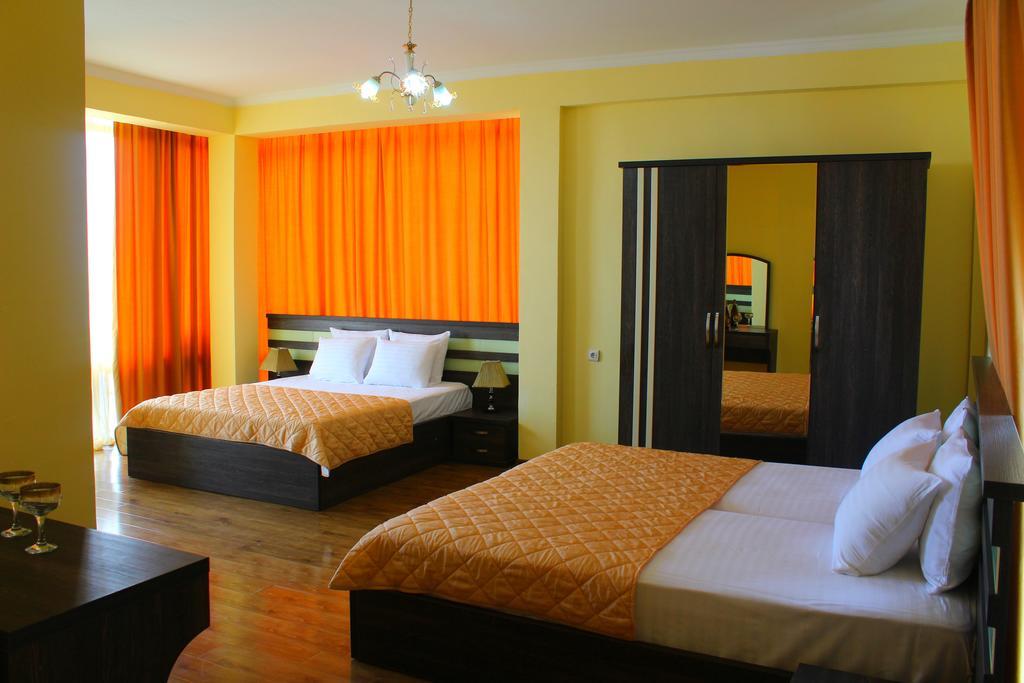 Hotel Lazuri In Квариати Екстериор снимка