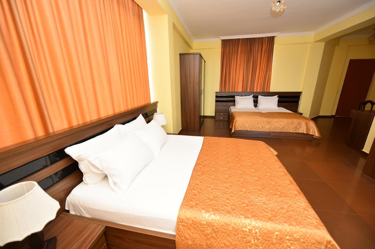 Hotel Lazuri In Квариати Екстериор снимка