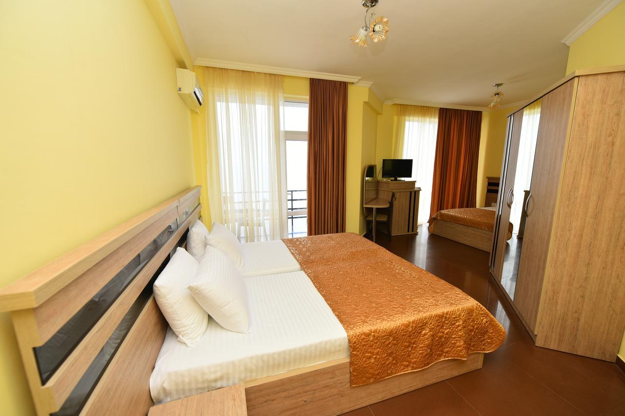 Hotel Lazuri In Квариати Екстериор снимка