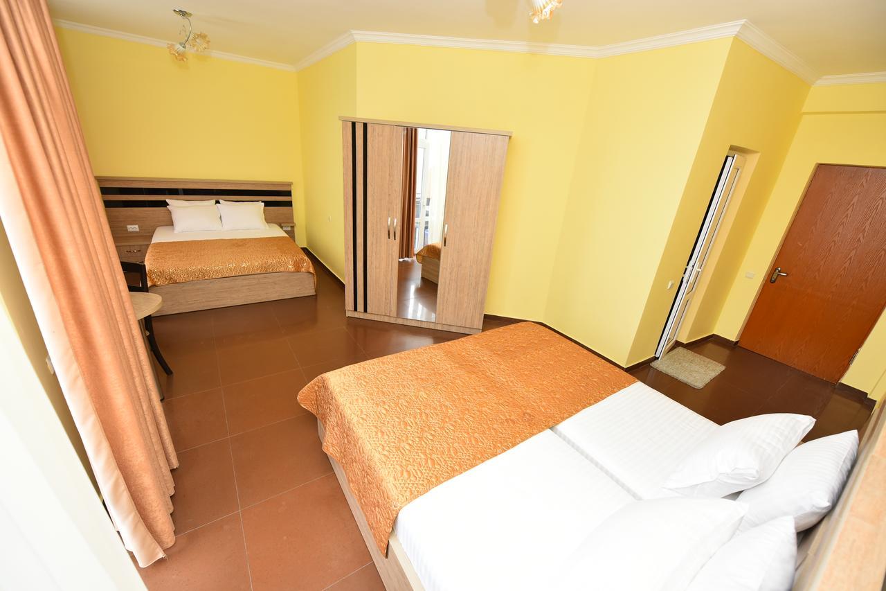 Hotel Lazuri In Квариати Екстериор снимка